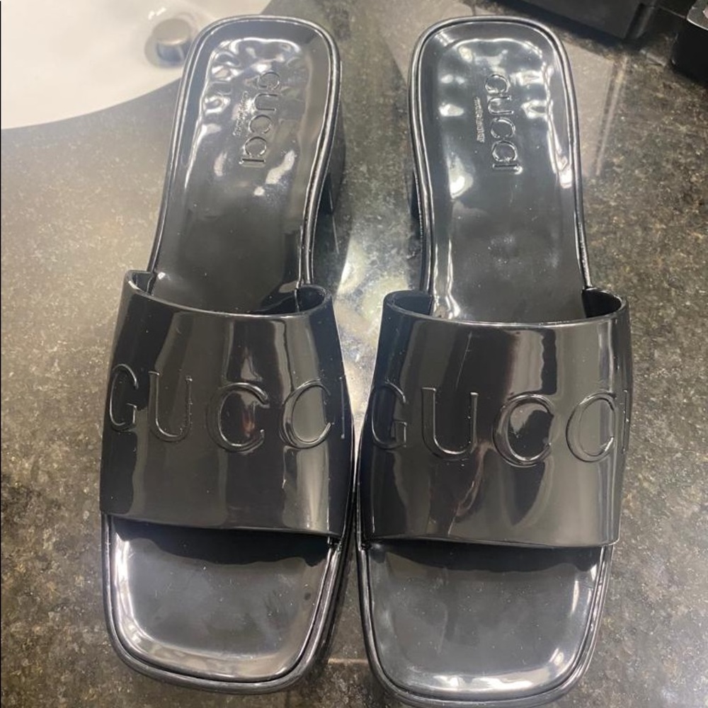BRAND NEW SANDALS